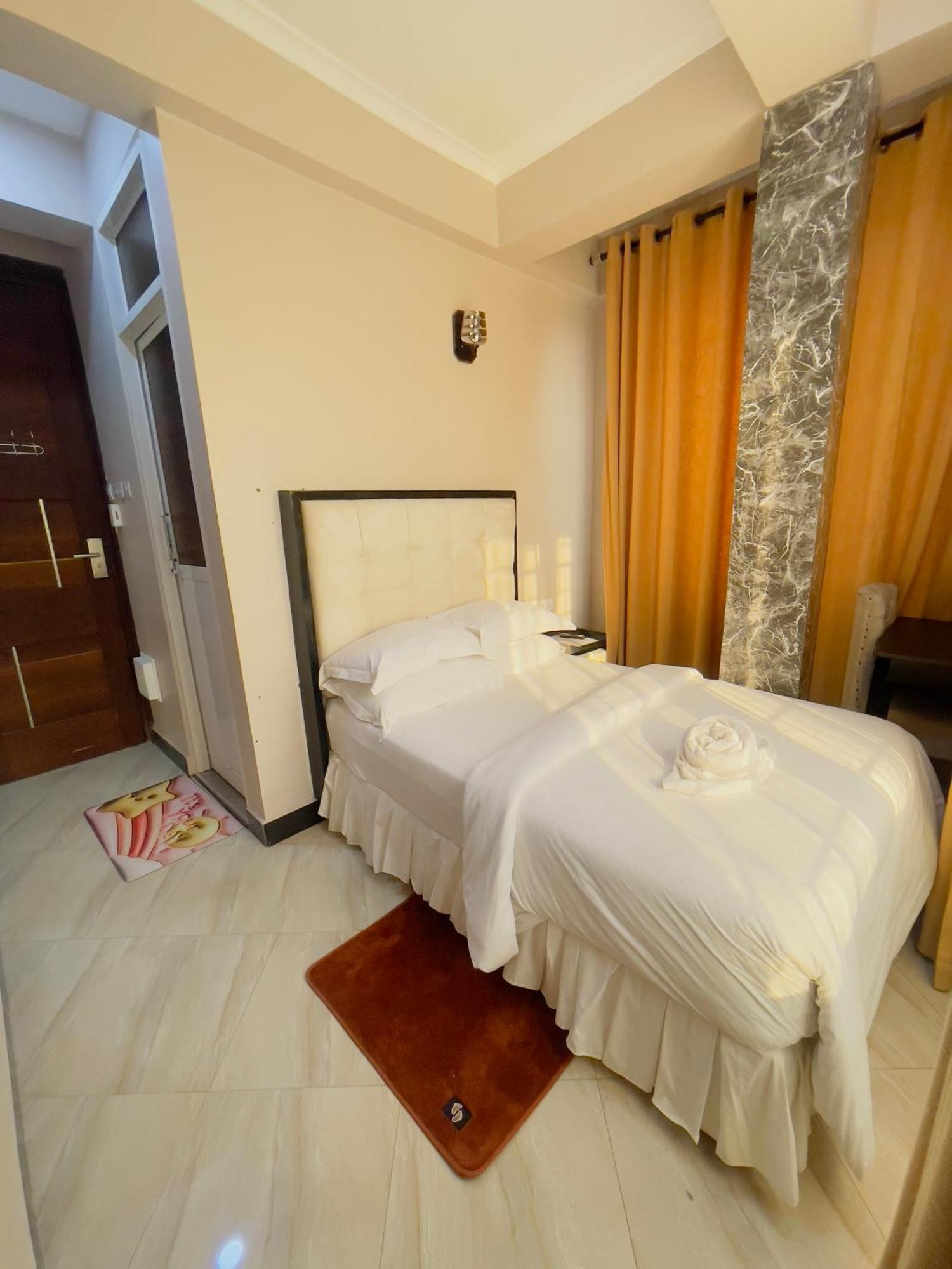Diary Hotel Дар ес Саалам Екстериор снимка